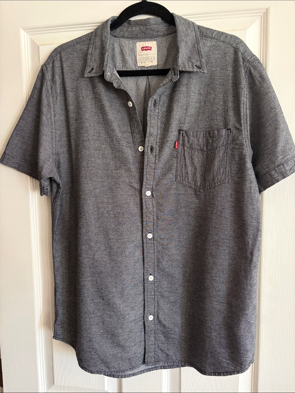 Levi's Men's Short-Sleeve Button-Down Shirt in Heather Gray